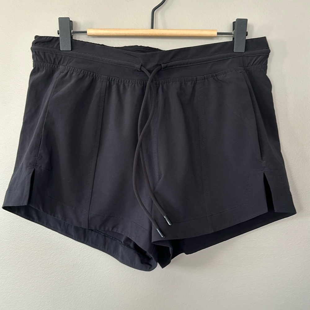 Lululemon Black Lightweight‎ Athletic Shorts Sz 4